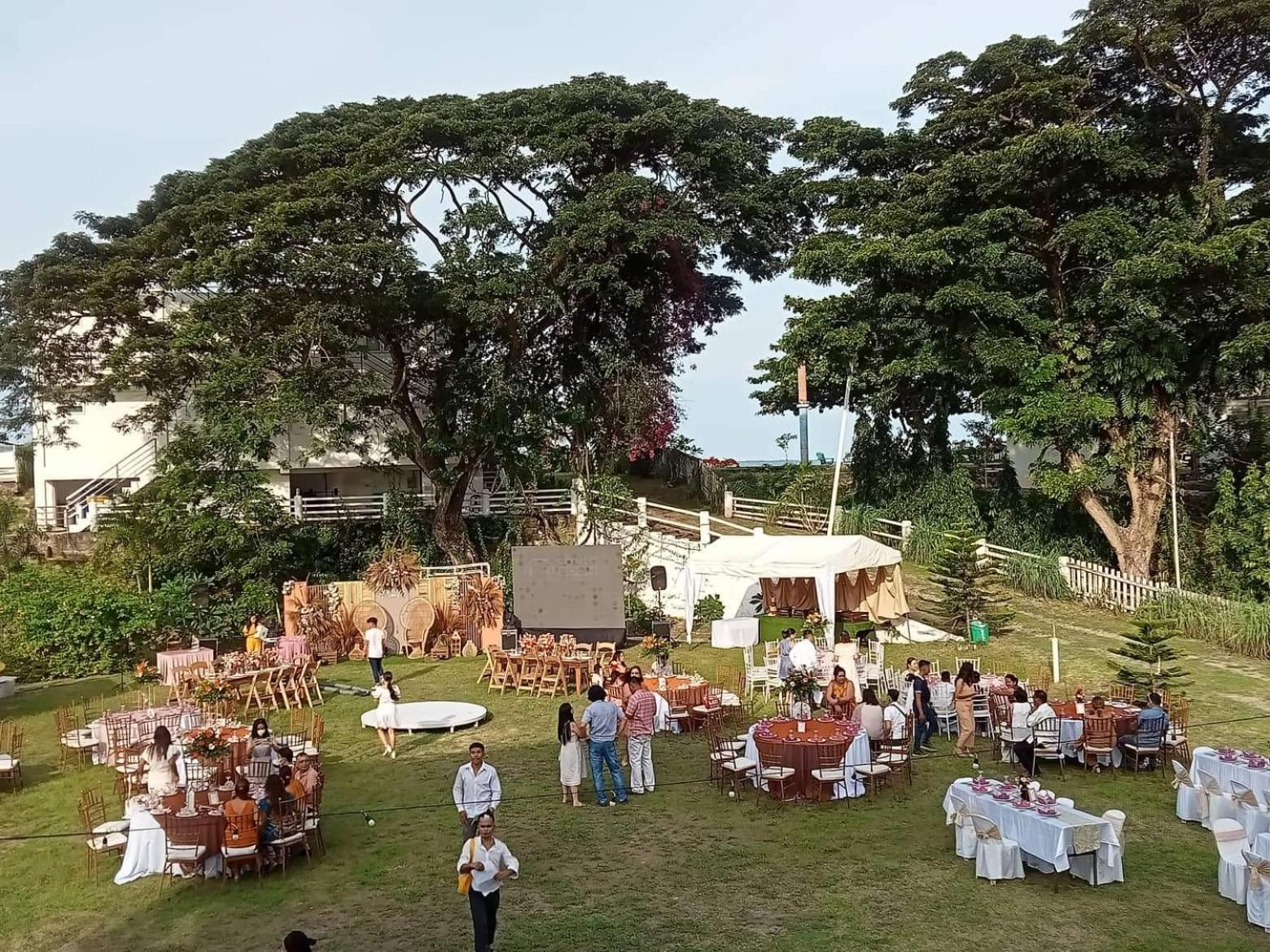 1888 Beach Resort Dumaguete City Exterior photo